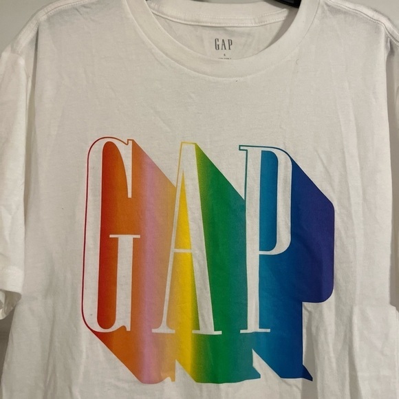 Women’s Gap Pride t-shirt - Picture 3 of 4